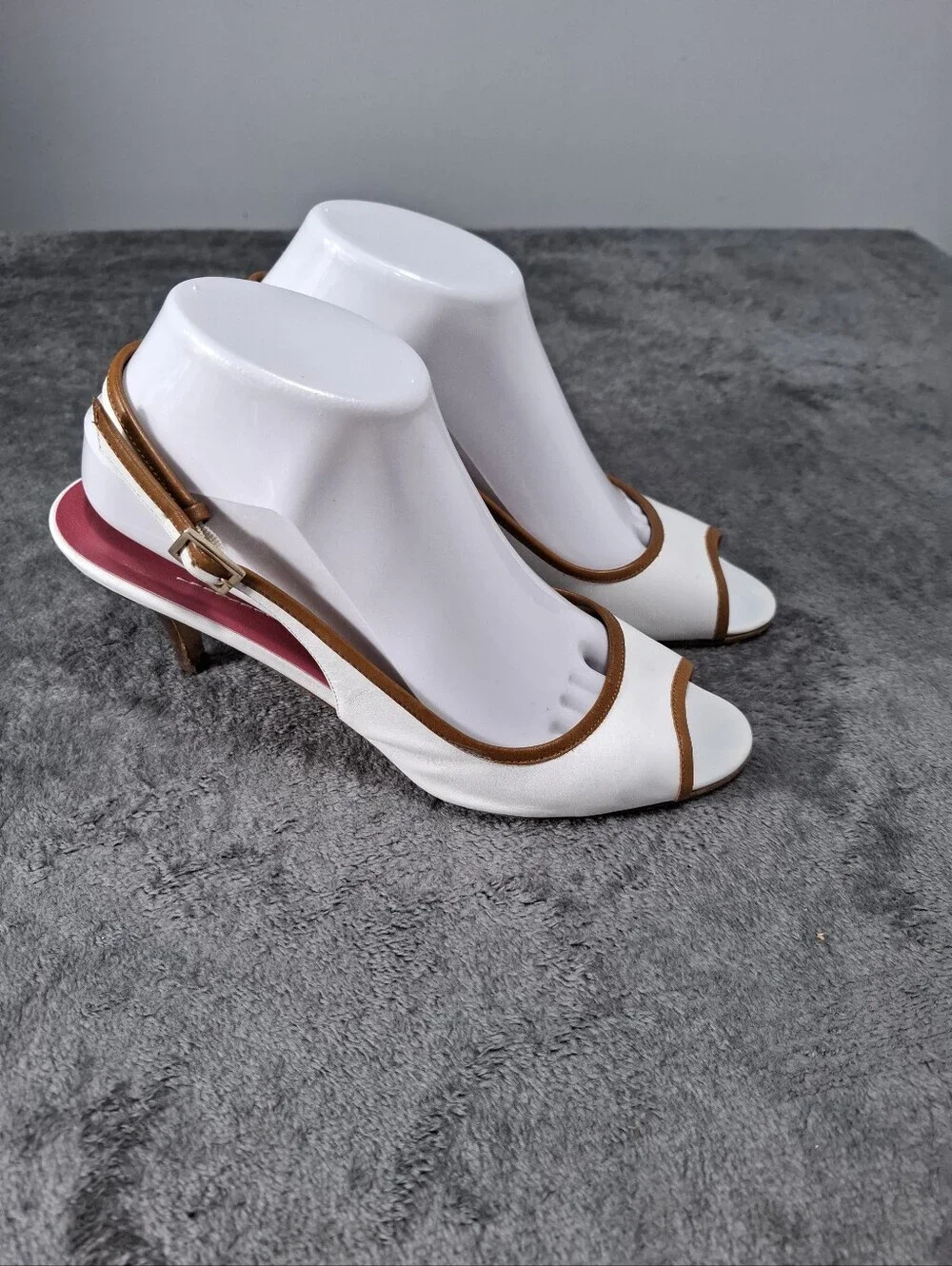 kate spade White Peep-Toe Slingback Heels with Tan Trim and Pink Insole Sz 8.5